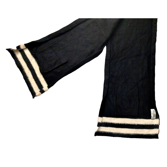 CHANEL Black & White Fur Scarf with Iconic Logo Pocket - Picture 8 of 16